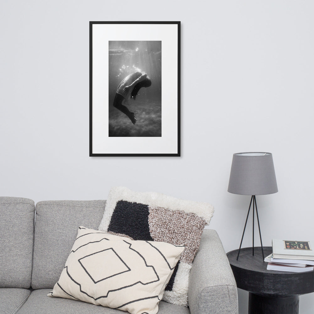 Poster mit Passepartout - girl in the water artlia