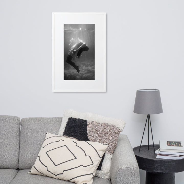 Poster mit Passepartout - girl in the water artlia