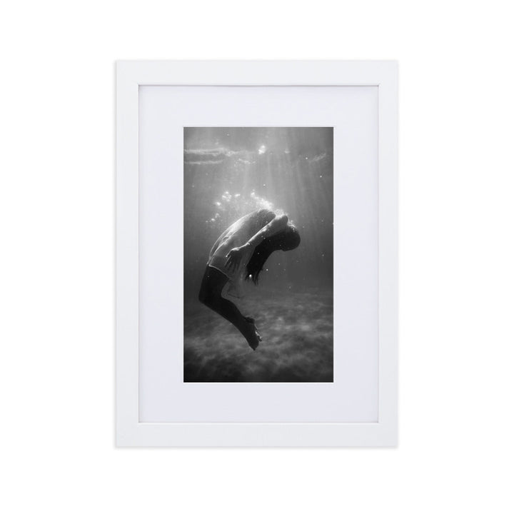 Poster mit Passepartout - girl in the water Weiß / 21×30 cm artlia