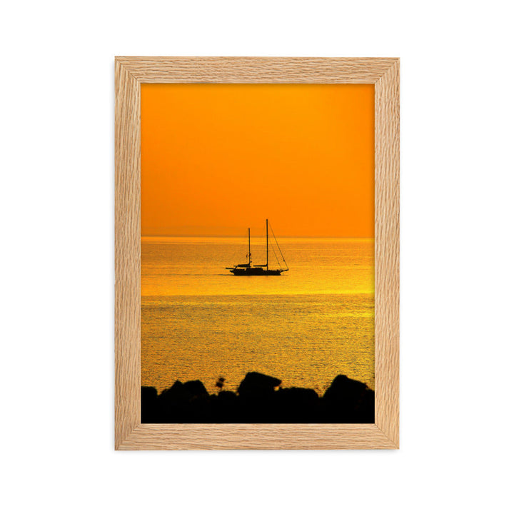 Poster mit Rahmen - a ship on golden sea Oak / 21×30 cm artlia
