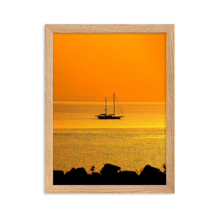 Poster mit Rahmen - a ship on golden sea Oak / 30×40 cm artlia