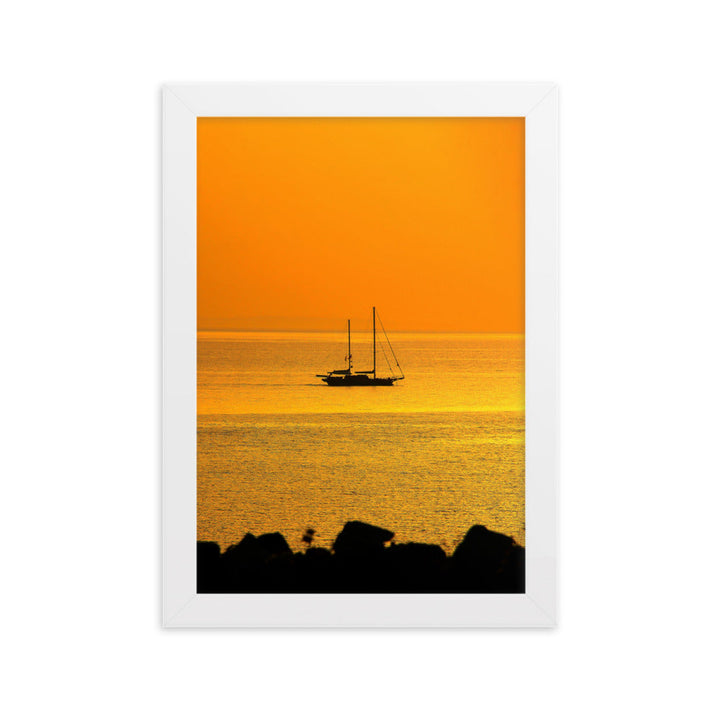 Poster mit Rahmen - a ship on golden sea Weiß / 21×30 cm artlia