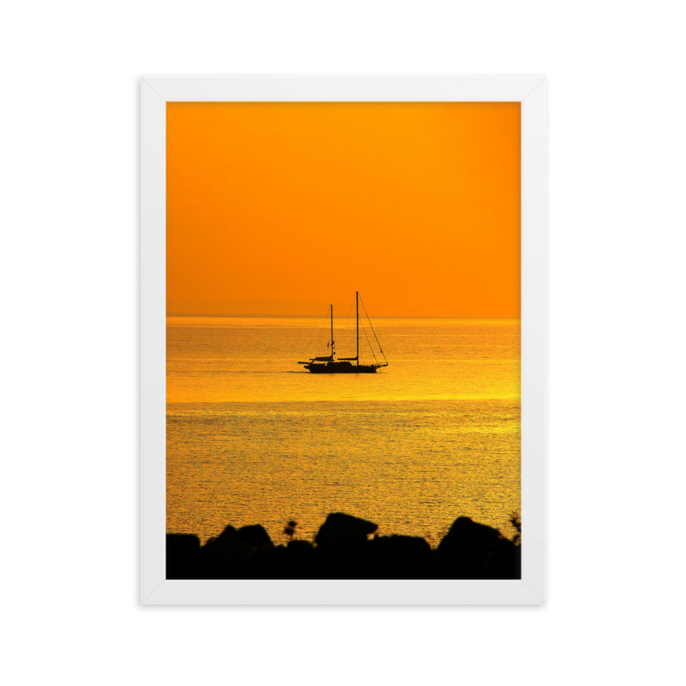 Poster mit Rahmen - a ship on golden sea Weiß / 30×40 cm artlia