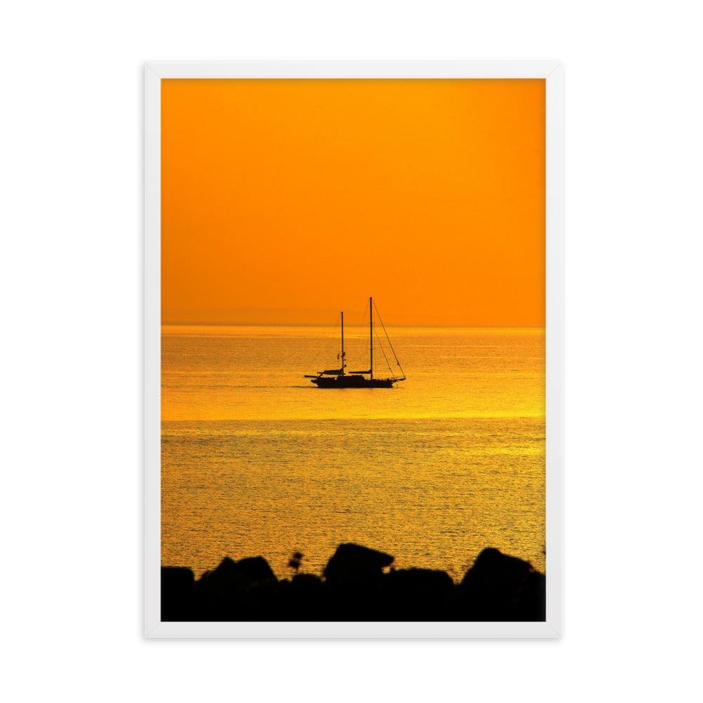 Poster mit Rahmen - a ship on golden sea Weiß / 50×70 cm artlia
