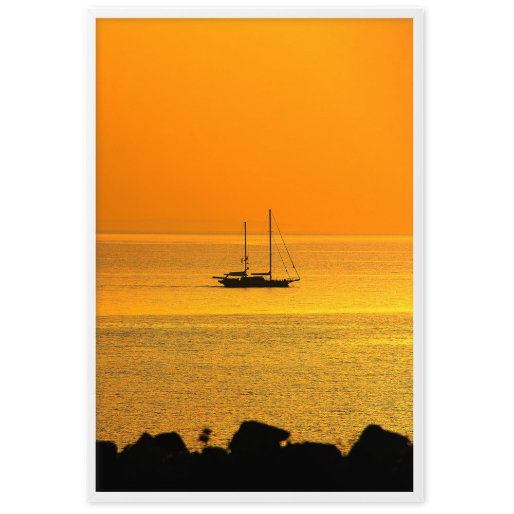 Poster mit Rahmen - a ship on golden sea Weiß / 61×91 cm artlia