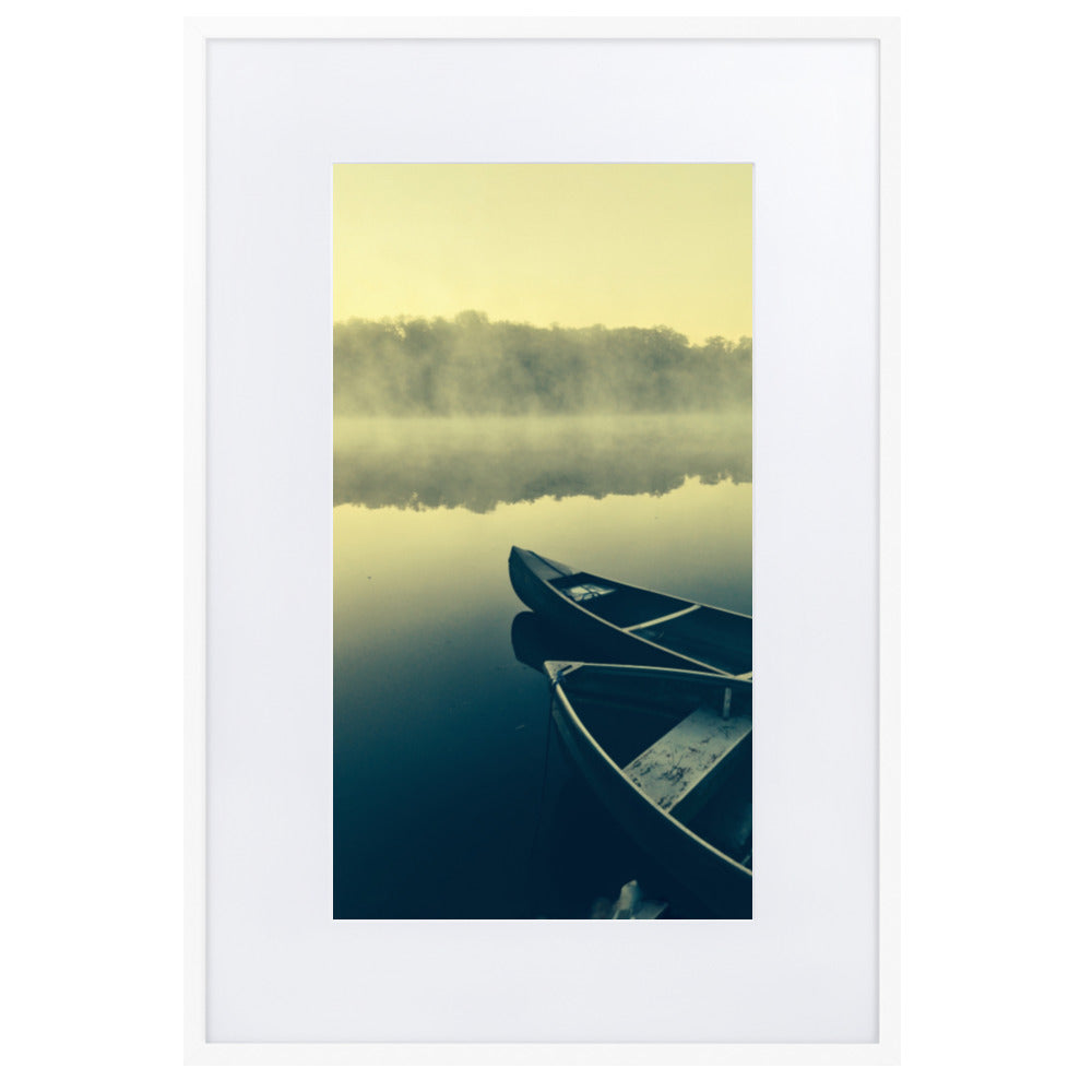 Boats in Fog - Poster im Rahmen mit Passepartout Weiß / 61×91 cm artlia
