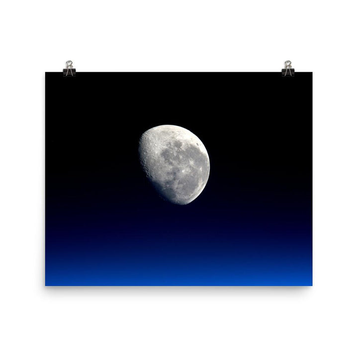 Halbmond in Nahaufnahme - Poster 20x25 cm artlia