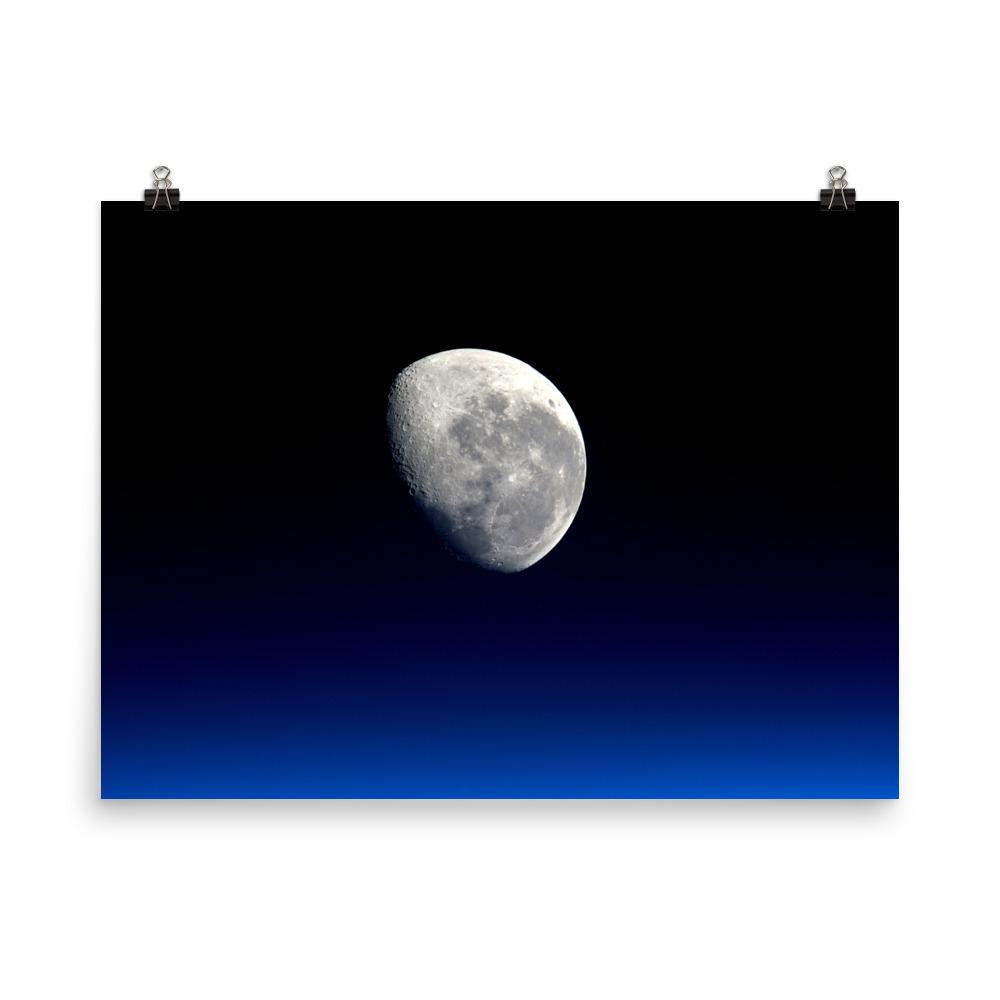 Halbmond in Nahaufnahme - Poster 30x41 cm artlia