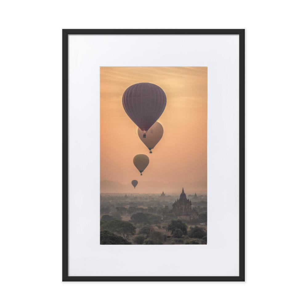 Heißluftbalons - Poster im Rahmen mit Passepartout Schwarz / 50×70 cm artlia