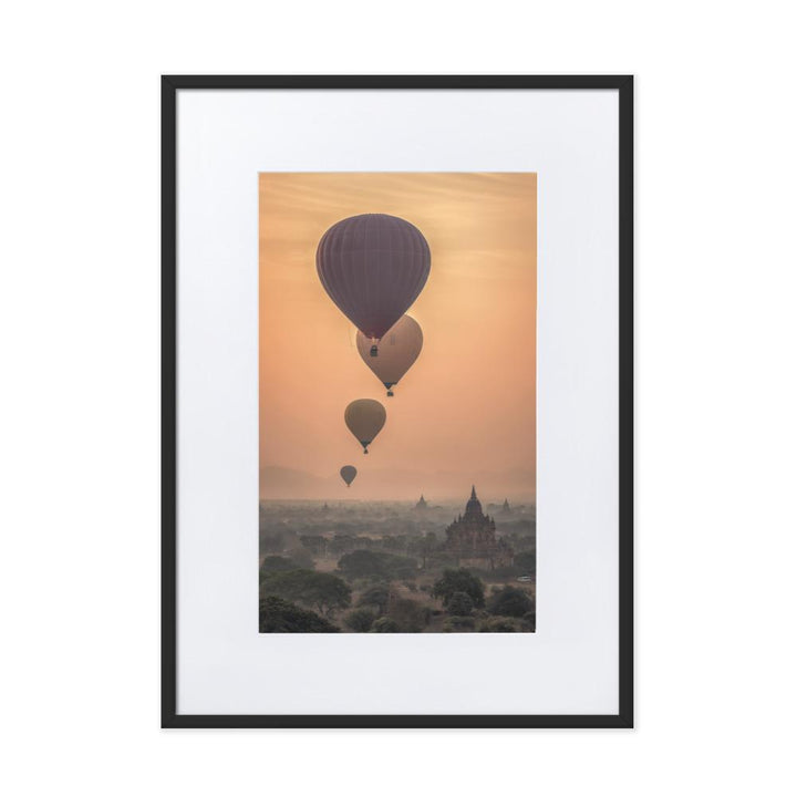 Heißluftbalons - Poster im Rahmen mit Passepartout Schwarz / 50×70 cm artlia