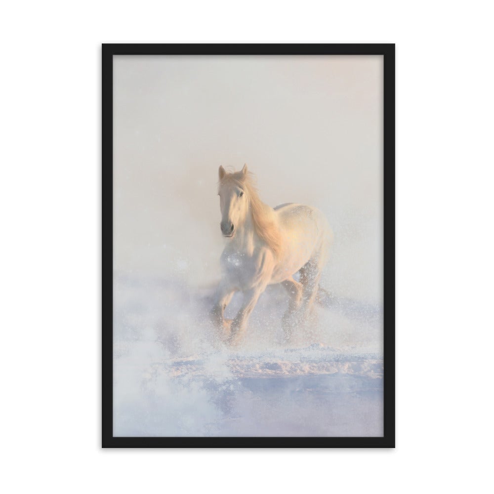 Pferd im Schnee - Poster im Rahmen Schwarz / 50×70 cm artlia
