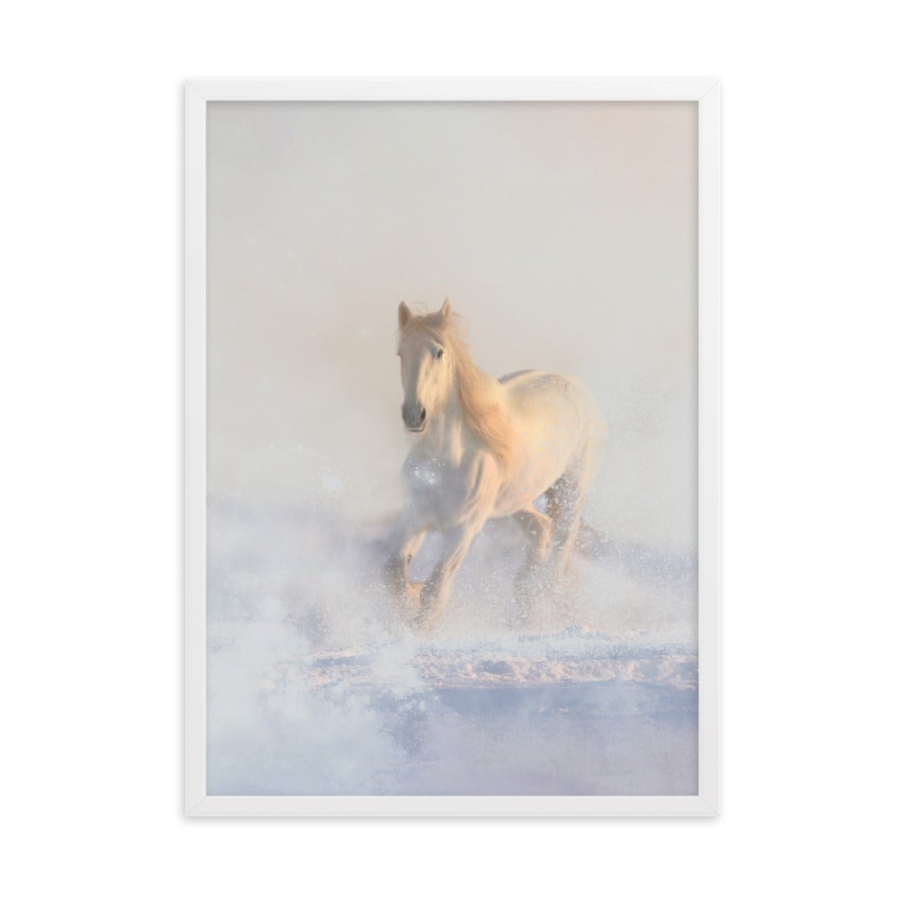 Pferd im Schnee - Poster im Rahmen Weiß / 50×70 cm artlia