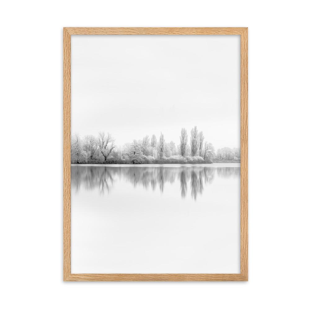 Winterlicher See - Poster im Rahmen Oak / 50×70 cm artlia