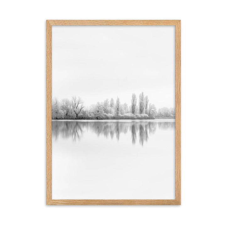 Winterlicher See - Poster im Rahmen Oak / 50×70 cm artlia