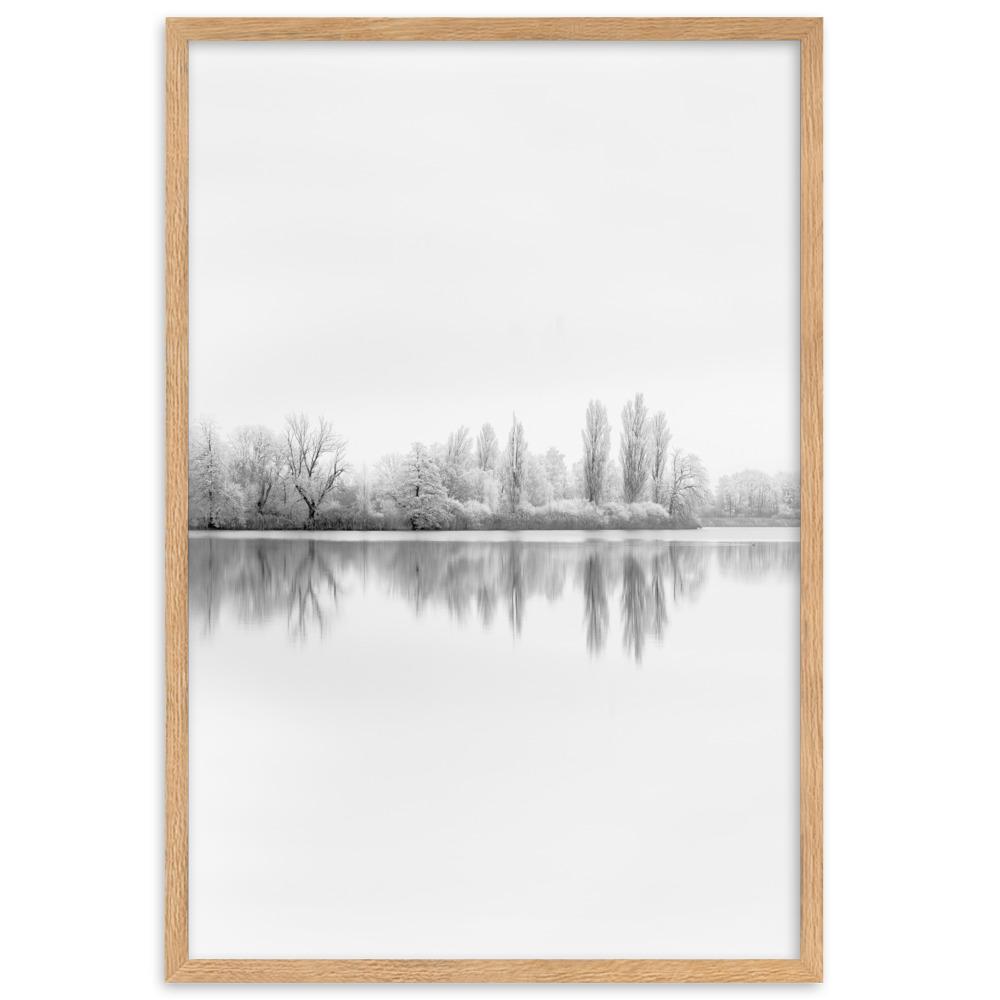 Winterlicher See - Poster im Rahmen Oak / 61×91 cm artlia