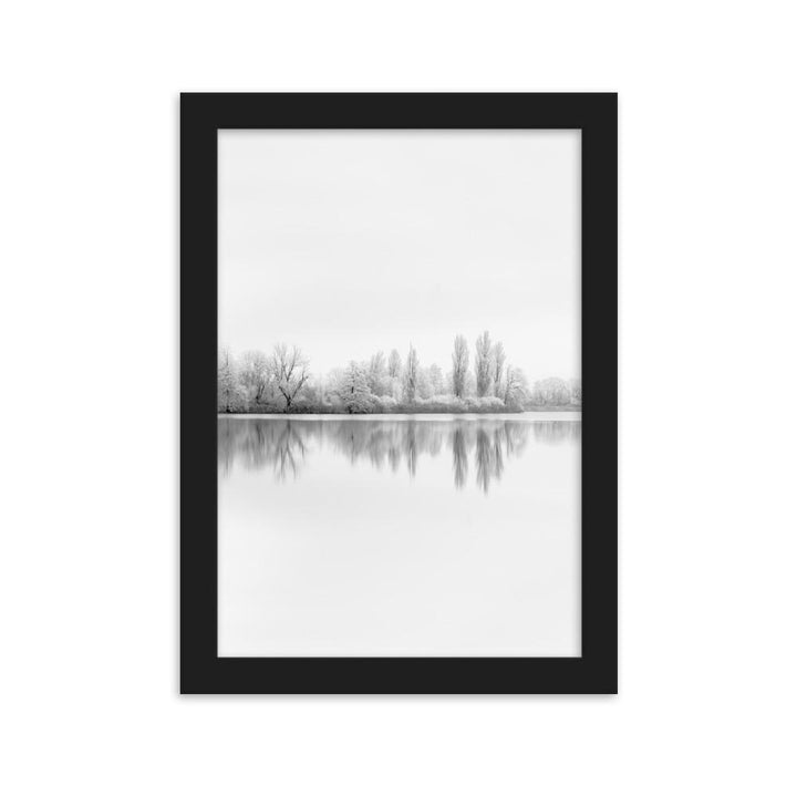 Winterlicher See - Poster im Rahmen Schwarz / 21×30 cm artlia