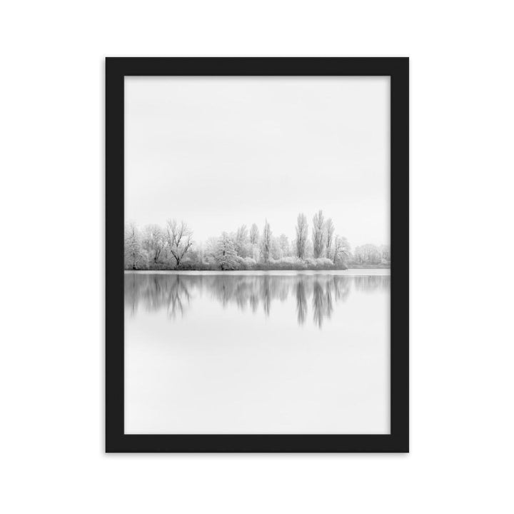 Winterlicher See - Poster im Rahmen Schwarz / 30×40 cm artlia