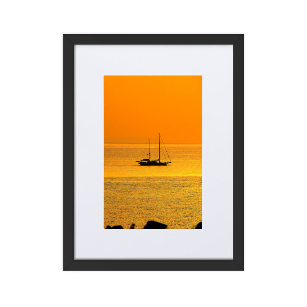 Poster mit Passepartout - a ship on golden sea Kuratoren von artlia Schwarz / 30×40 cm artlia