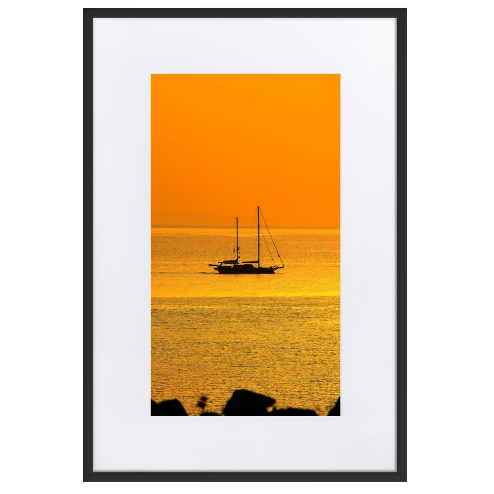 Poster mit Passepartout - a ship on golden sea Kuratoren von artlia Schwarz / 61×91 cm artlia