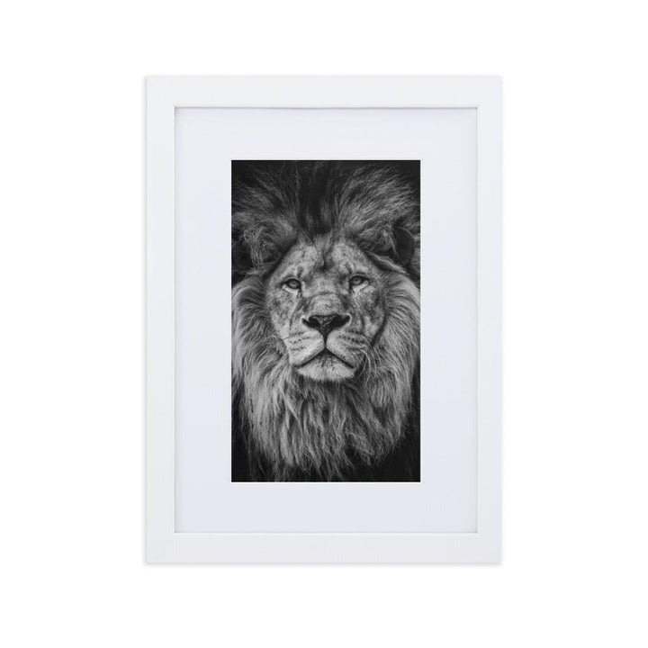 Loewe Lion - Poster im Rahmen mit Passepartout artlia Weiß / 21×30 cm artlia