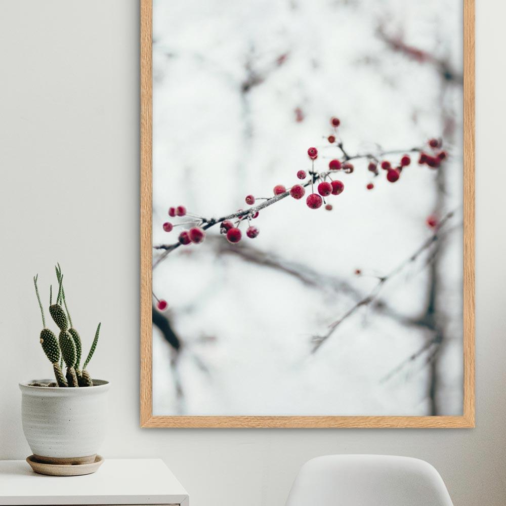 Winterbeeren - Poster im Rahmen Kuratoren von artlia Oak / 61×91 cm artlia